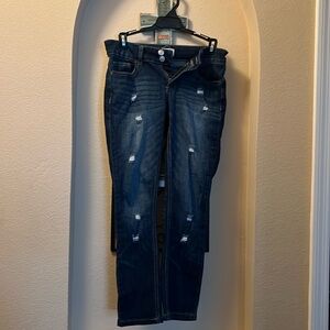 Jeans with frays to accentuate